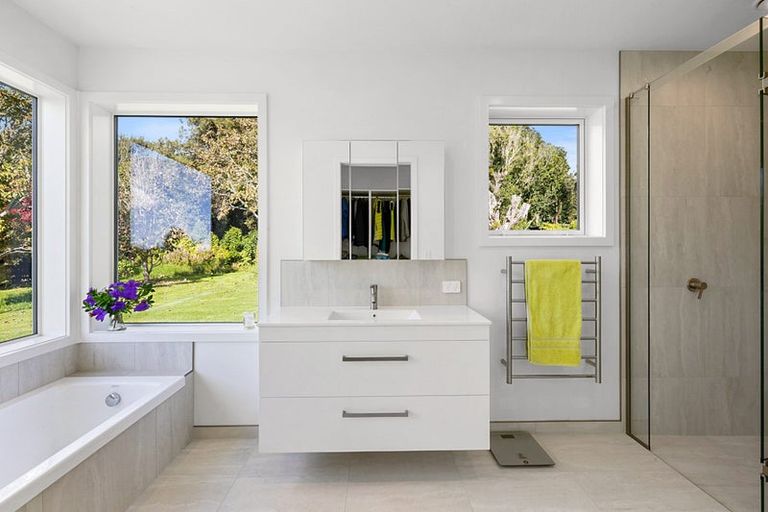 Photo of property in 130 Cross Road, Lepperton, New Plymouth, 4373