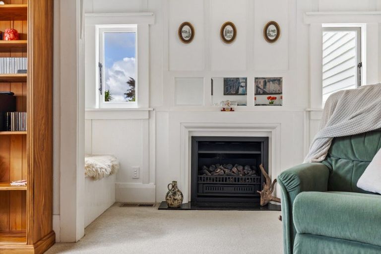 Photo of property in 2 Rattray Street, Devonport, Auckland, 0624