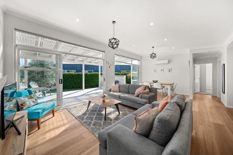 Photo of property in 32 Burgundy Drive, Martinborough, 5711