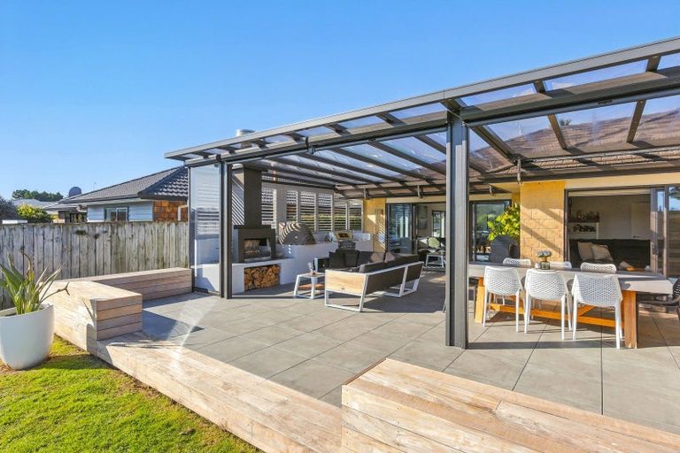 Photo of property in 10 Cottonwood Close, Paraparaumu Beach, Paraparaumu, 5032