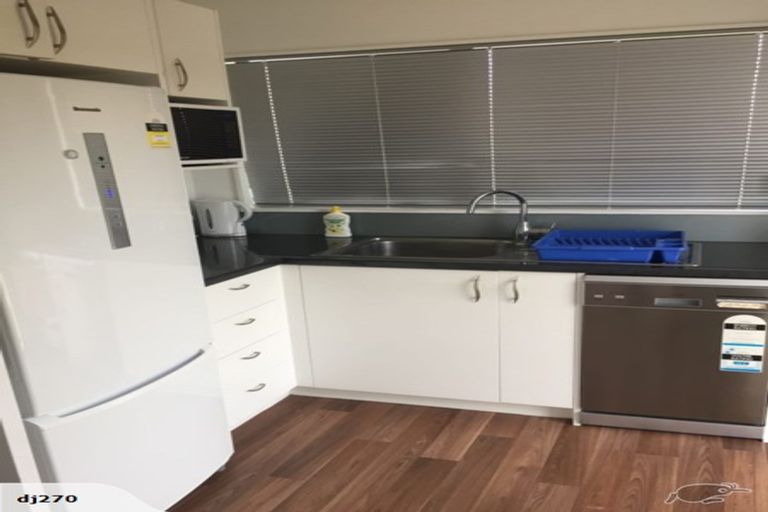 Photo of property in 41a Sunhaven Drive, Newlands, Wellington, 6037