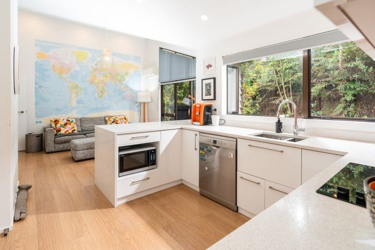 Photo of property in 80 Amapur Drive, Khandallah, Wellington, 6035