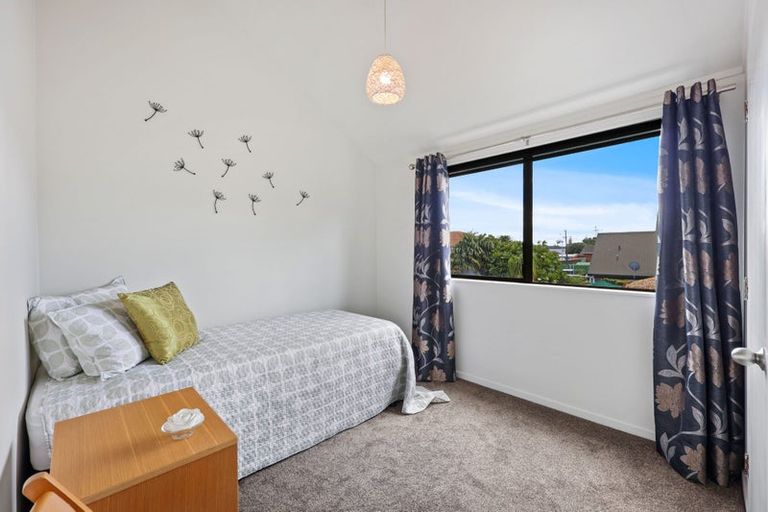 Photo of property in 2/1a Basilton Close, Bucklands Beach, Auckland, 2012