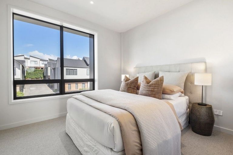 Photo of property in 9a Windlass Street, Long Bay, Auckland, 0630
