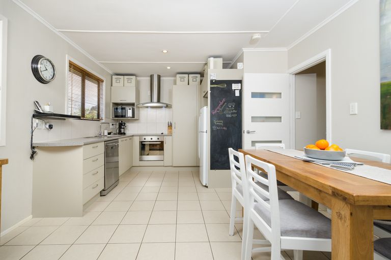 Photo of property in 4 Stafson Lane, Te Atatu Peninsula, Auckland, 0610