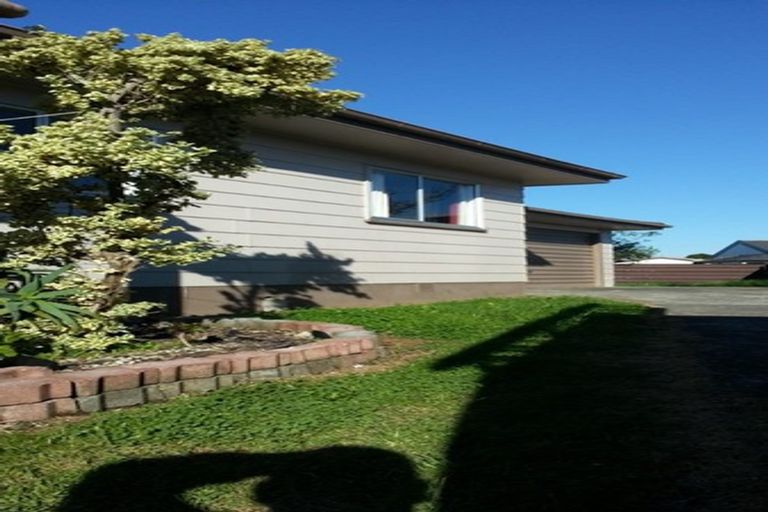 Photo of property in 64 Burundi Avenue, Clendon Park, Auckland, 2103