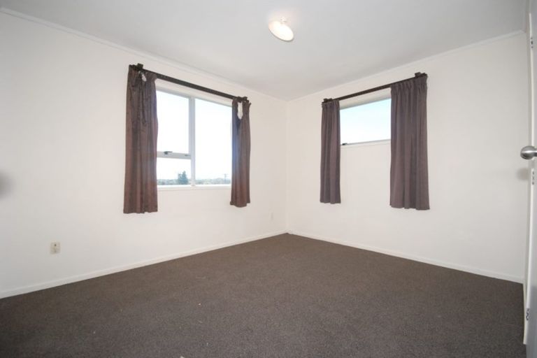 Photo of property in 3 Doone Place, Massey, Auckland, 0614