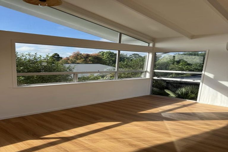 Photo of property in 3 Hartley Terrace, Massey, Auckland, 0614