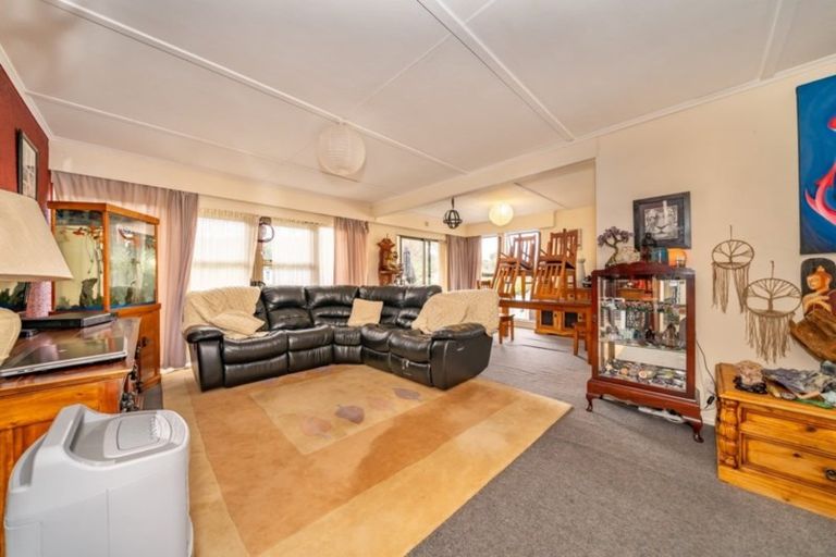 Photo of property in 27 Gemstone Drive, Birchville, Upper Hutt, 5018