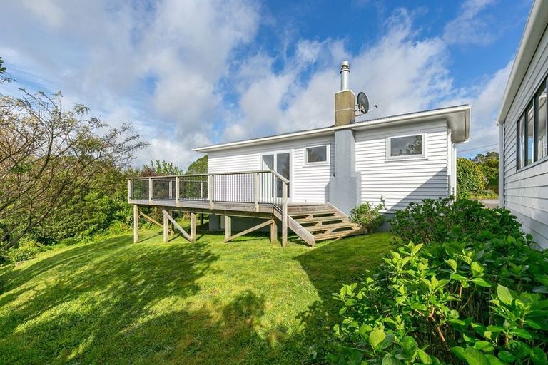 Photo of property in 86 Ruskin Road, Newlands, Wellington, 6037