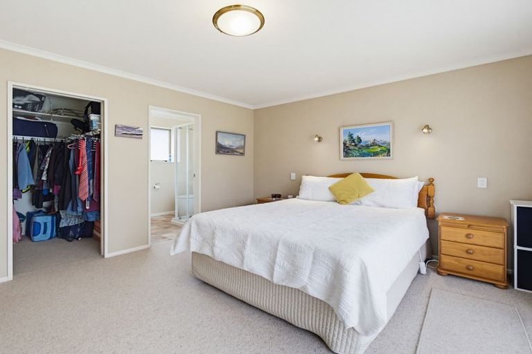 Photo of property in 4 Brooklyn Heights Drive, Kelvin Grove, Palmerston North, 4414