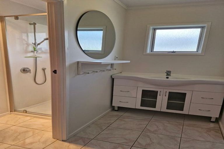 Photo of property in 2 Alexander Avenue, Torbay, Auckland, 0630