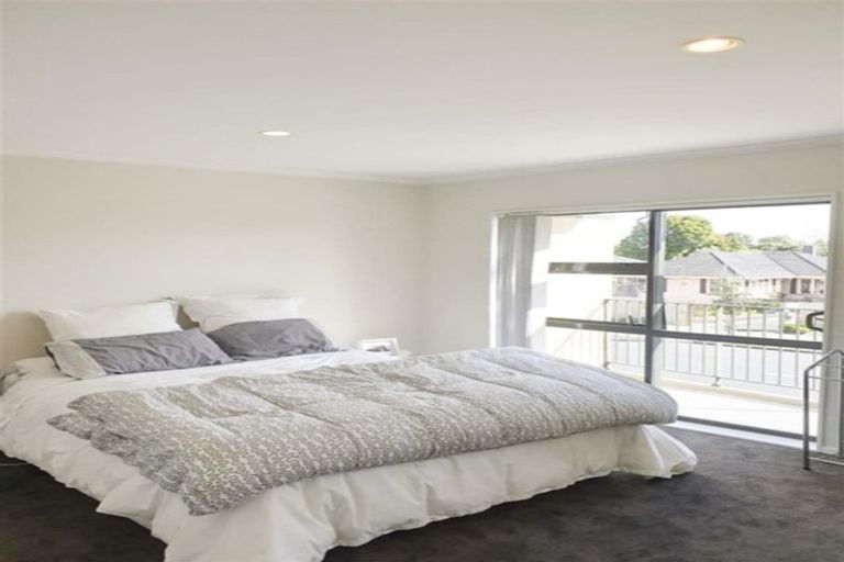 Photo of property in 3/17 Harbour View Road, Te Atatu Peninsula, Auckland, 0610