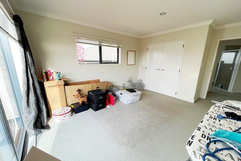 Photo of property in 6 Mcwhirters Farm Lane, Massey, Auckland, 0614