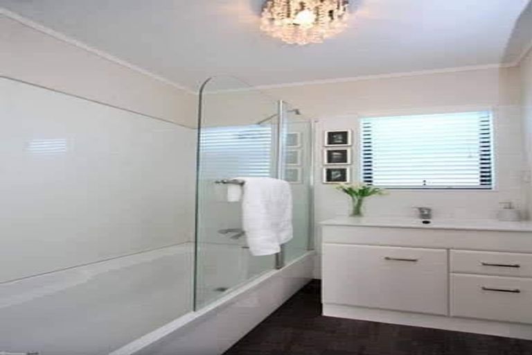 Photo of property in 34b Enderby Drive, Te Atatu Peninsula, Auckland, 0610