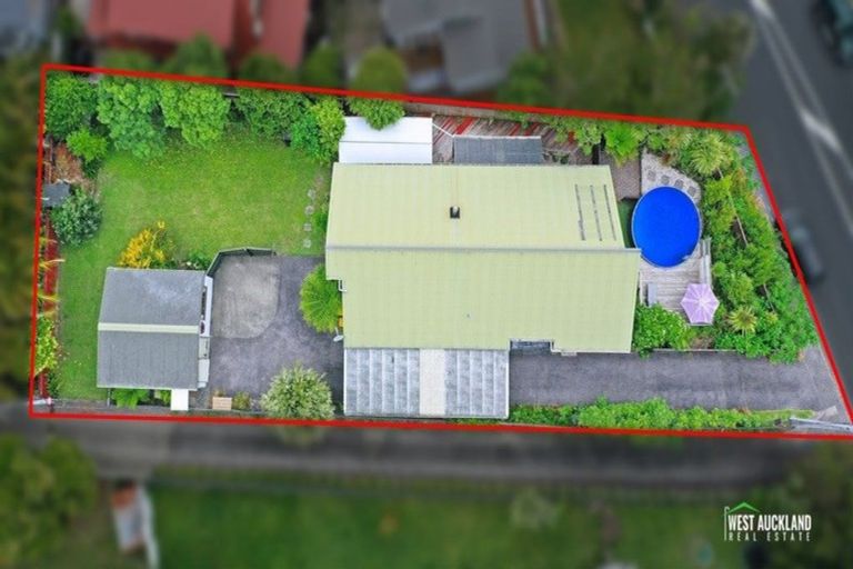 Photo of property in 2/76 Kaurilands Road, Titirangi, Auckland, 0604
