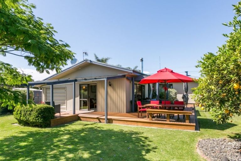 Photo of property in 52 Meeanee Road, Taradale, Napier, 4112