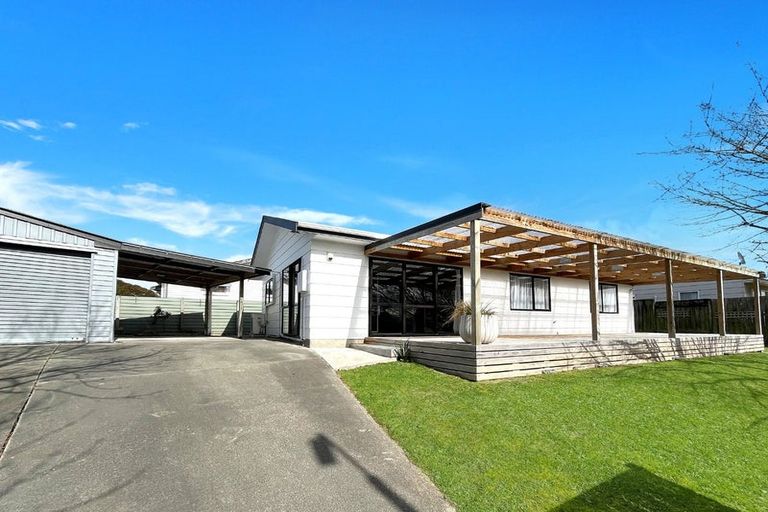 Photo of property in 27 Tiller Close, Kelvin Grove, Palmerston North, 4414