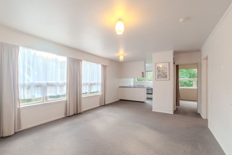 Photo of property in 106a Newlands Road, Newlands, Wellington, 6037