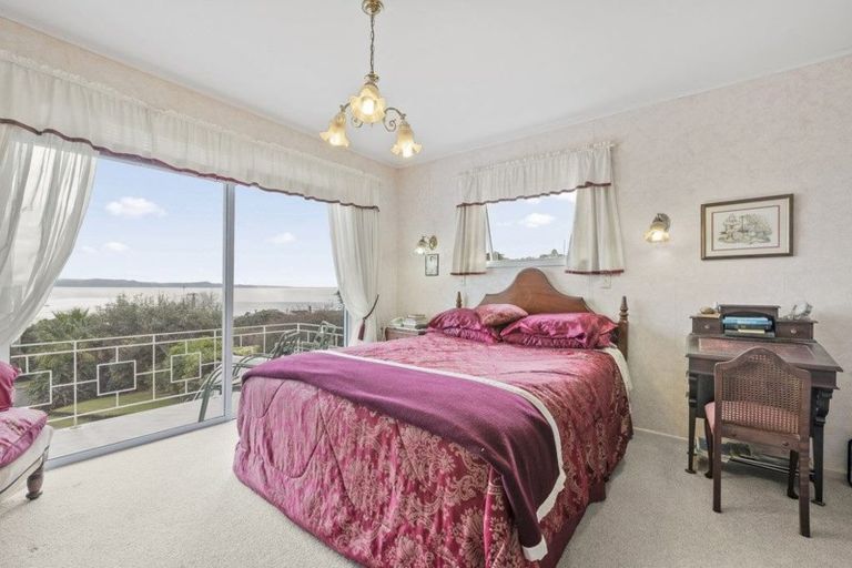 Photo of property in 31 De Luen Avenue, Tindalls Beach, Whangaparaoa, 0930