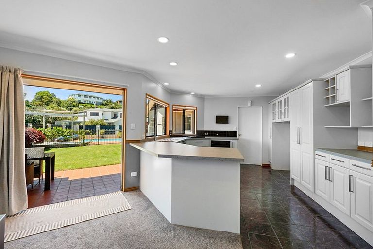 Photo of property in 11 Shelter Grove, Frankleigh Park, New Plymouth, 4310