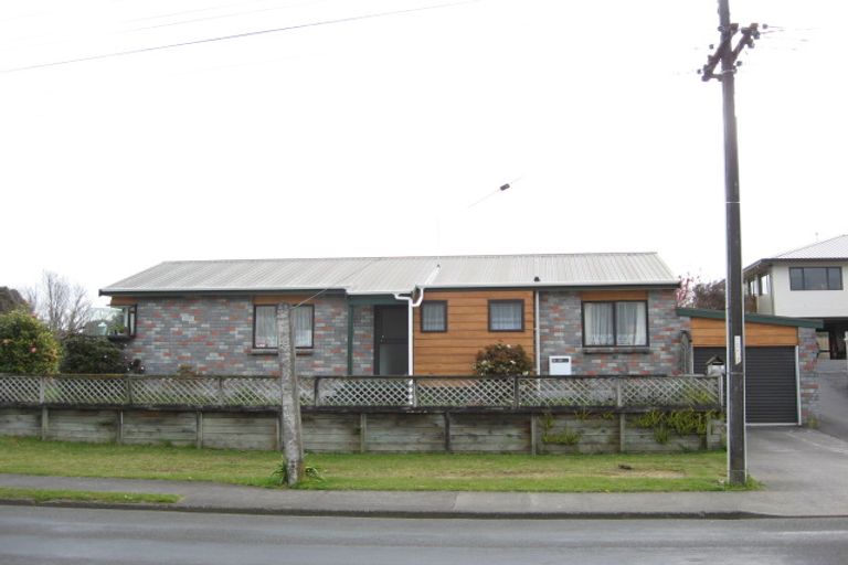 Photo of property in 2/2 Awanui Street, Merrilands, New Plymouth, 4312