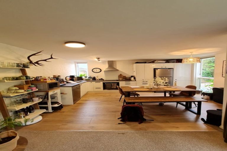 Photo of property in 141 Churton Drive, Churton Park, Wellington, 6037