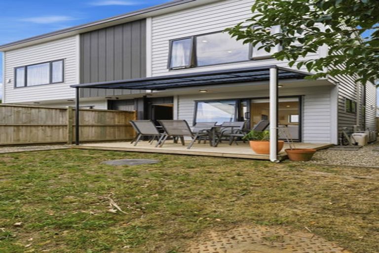 Photo of property in 2/314 Royal Road, Massey, Auckland, 0614