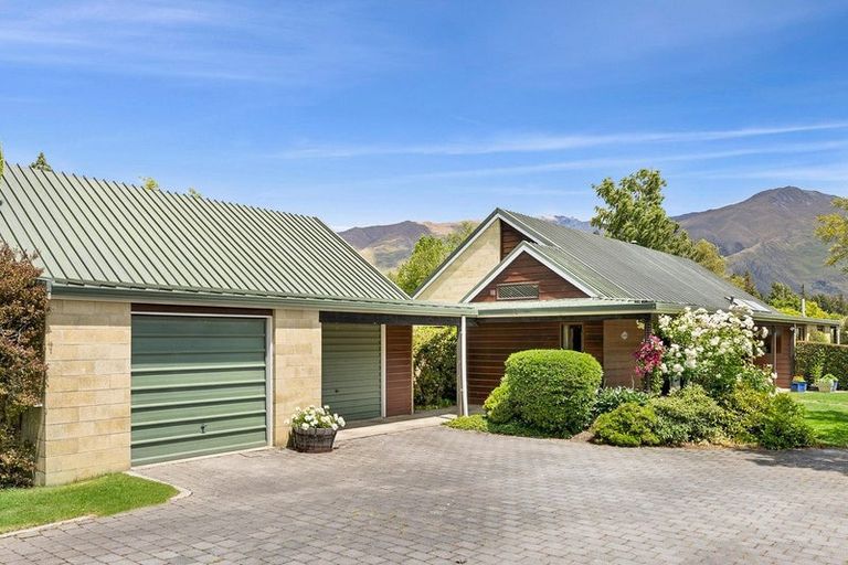 Photo of property in 4 Kidson Lane, Wanaka, 9305