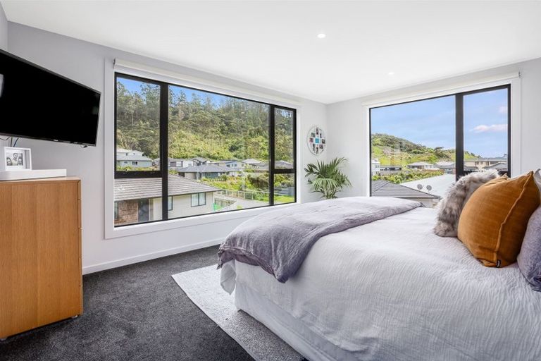 Photo of property in 5 Hull Place, Whitby, Porirua, 5024