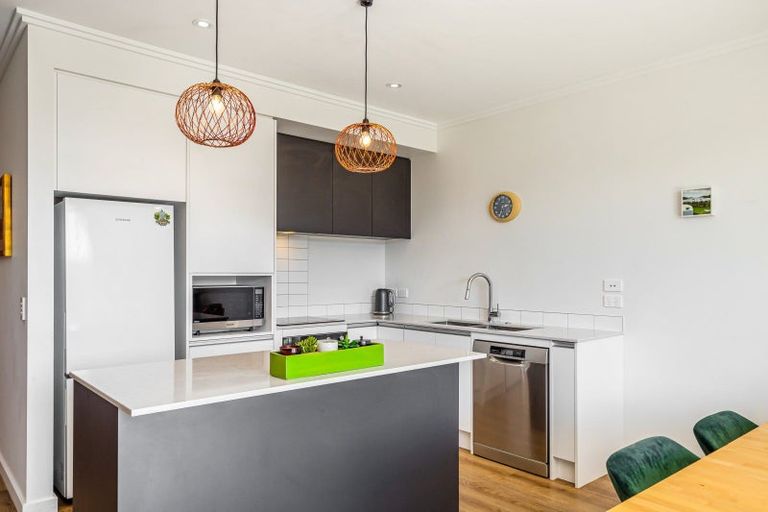 Photo of property in 32 Marine Parade, Hobsonville, Auckland, 0616