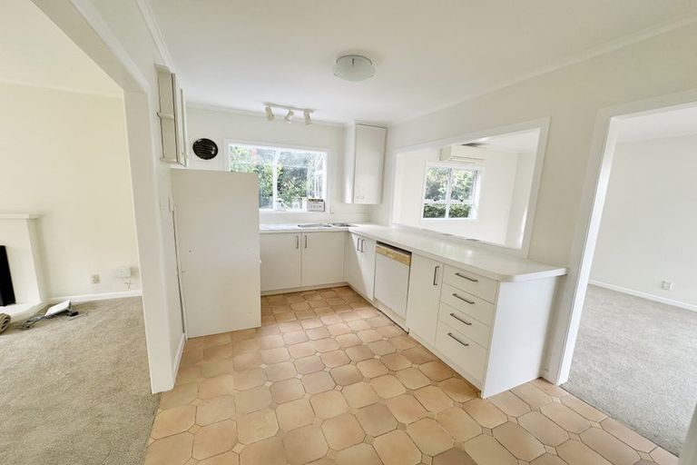 Photo of property in 530 Beach Road, Murrays Bay, Auckland, 0630
