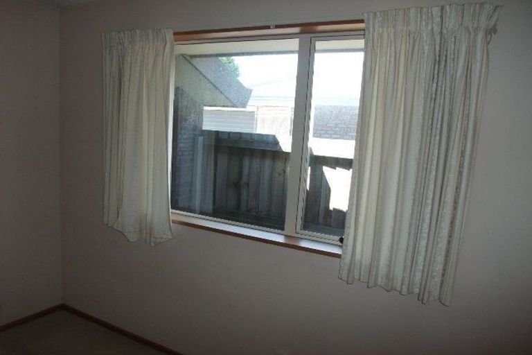 Photo of property in 2/15 Lyndon Street, Riccarton, Christchurch, 8011