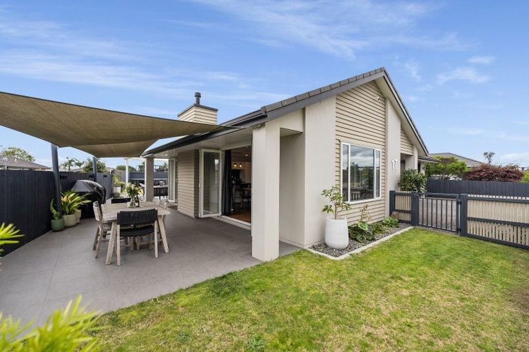 Photo of property in 17 Rainey Crescent, Papamoa Beach, Papamoa, 3118