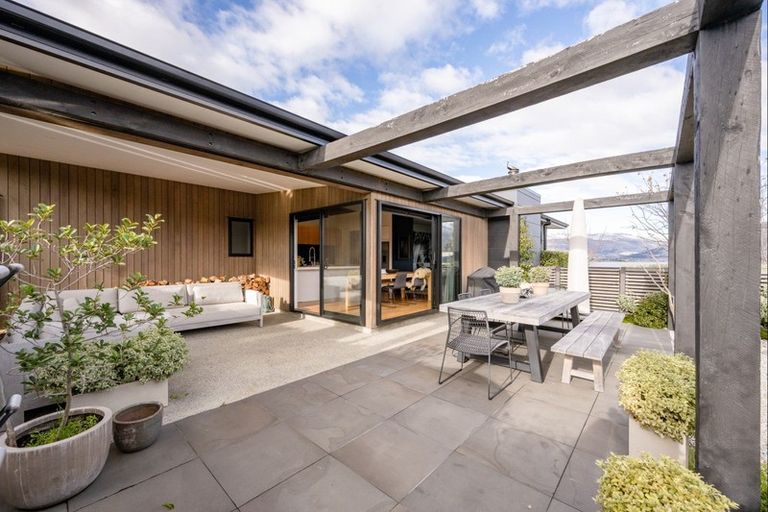 Photo of property in 41 Minaret Ridge, Wanaka, 9305
