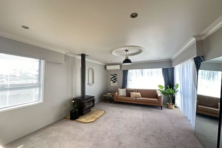 Photo of property in 10 Granville Drive, Massey, Auckland, 0614