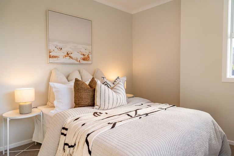 Photo of property in 70a Heretaunga Square, Silverstream, Upper Hutt, 5019