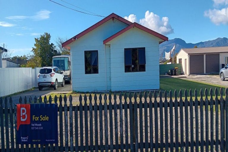 Photo of property in 9 Menzies Street, Westport, 7825