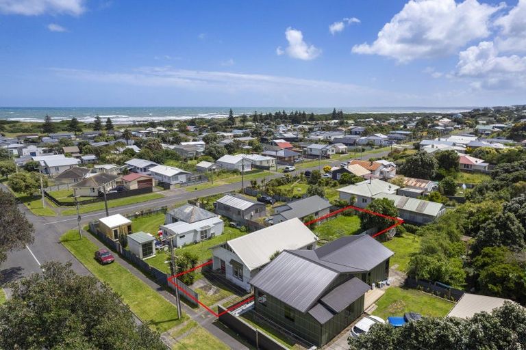 Photo of property in 15 Manuka Street, Castlecliff, Whanganui, 4501