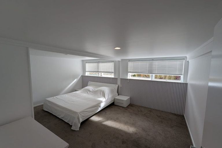 Photo of property in 28 Pupuke Road, Hillcrest, Auckland, 0627