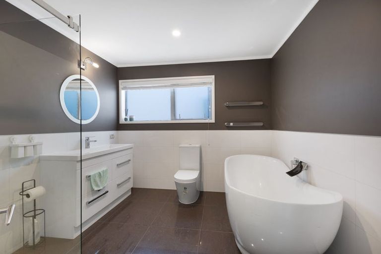Photo of property in 1/60 Penzance Road, Mairangi Bay, Auckland, 0630