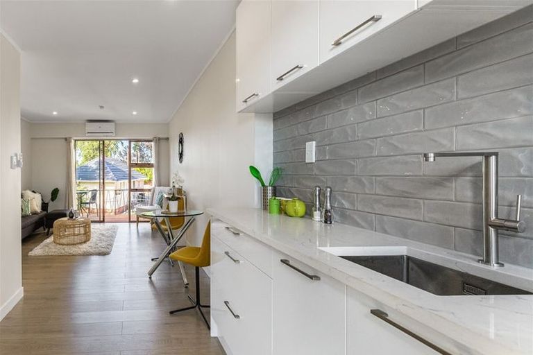 Photo of property in 5/31 Blease Street, New Lynn, Auckland, 0600