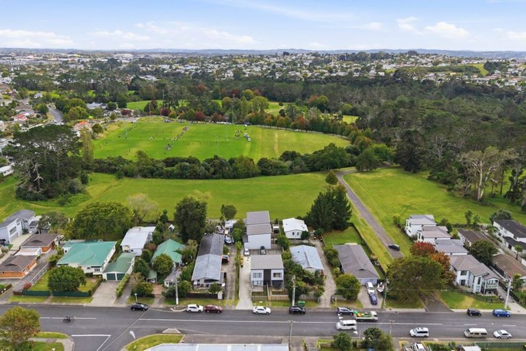 Photo of property in 2/314 Royal Road, Massey, Auckland, 0614
