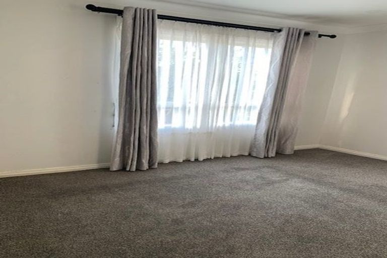 Photo of property in 2 Glastry Close, East Tamaki Heights, Auckland, 2016