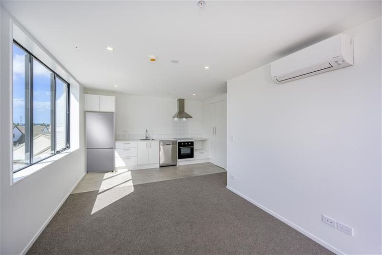 Photo of property in 150 Mcleod Road, Te Atatu South, Auckland, 0610