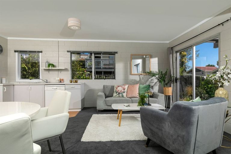 Photo of property in 7 Seabar Place, Glen Eden, Auckland, 0602