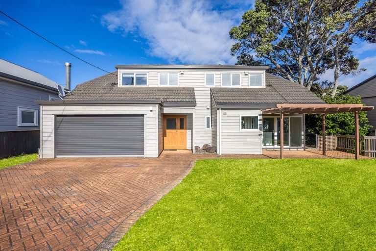 Photo of property in 74 Queen Street, Northcote Point, Auckland, 0627
