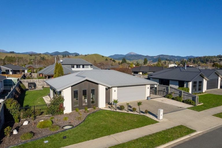 Photo of property in 14 George Fyfe Way, Wakefield, 7025