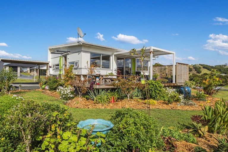 Photo of property in 1 Manaaki Circle, Paparoa, 0571