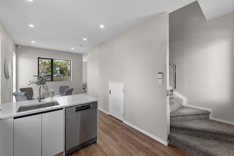 Photo of property in 50 Sandgate Avenue, Botany Downs, Auckland, 2010